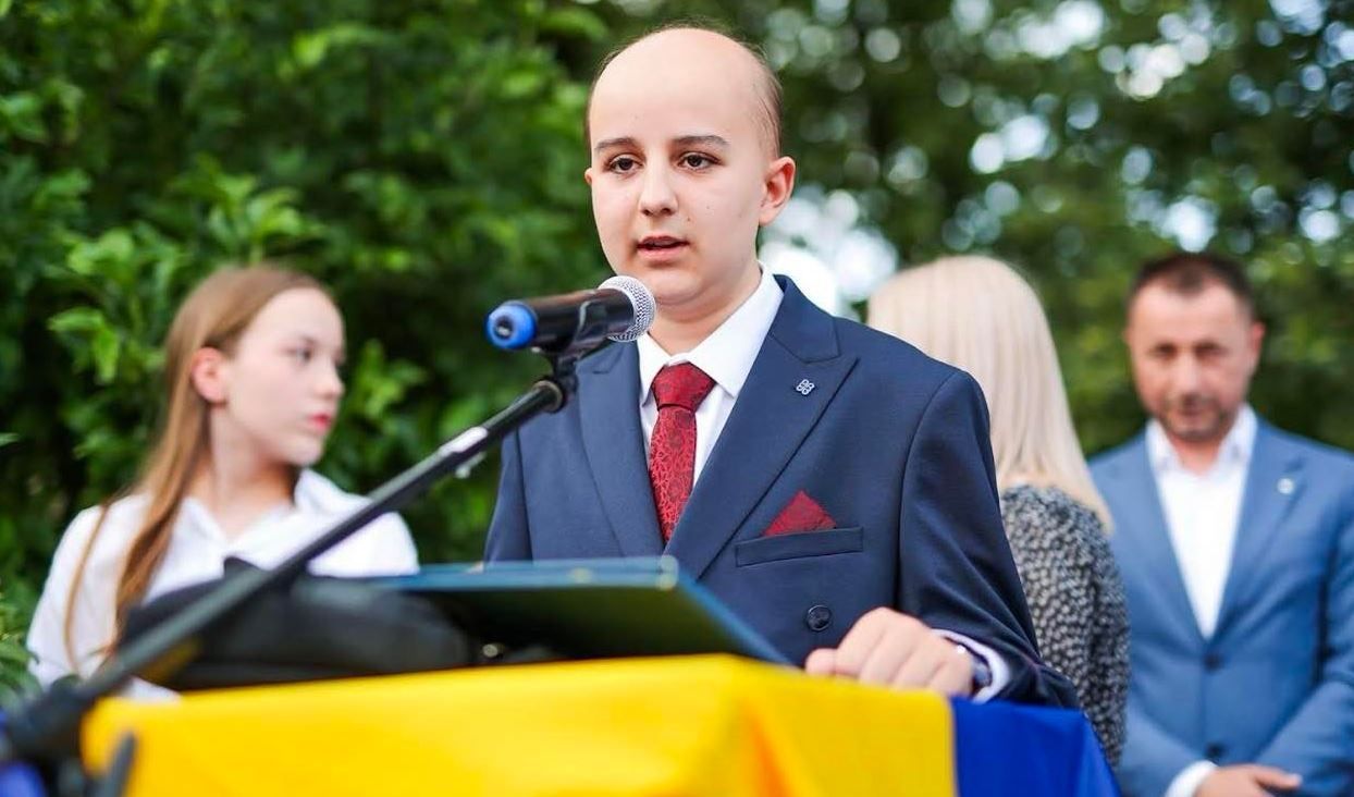 Iz Udruženja "Srce za djecu oboljelu od raka" podijelili su njegove fotografije na svojoj Facebook stranici i istakli koliko su ponosni