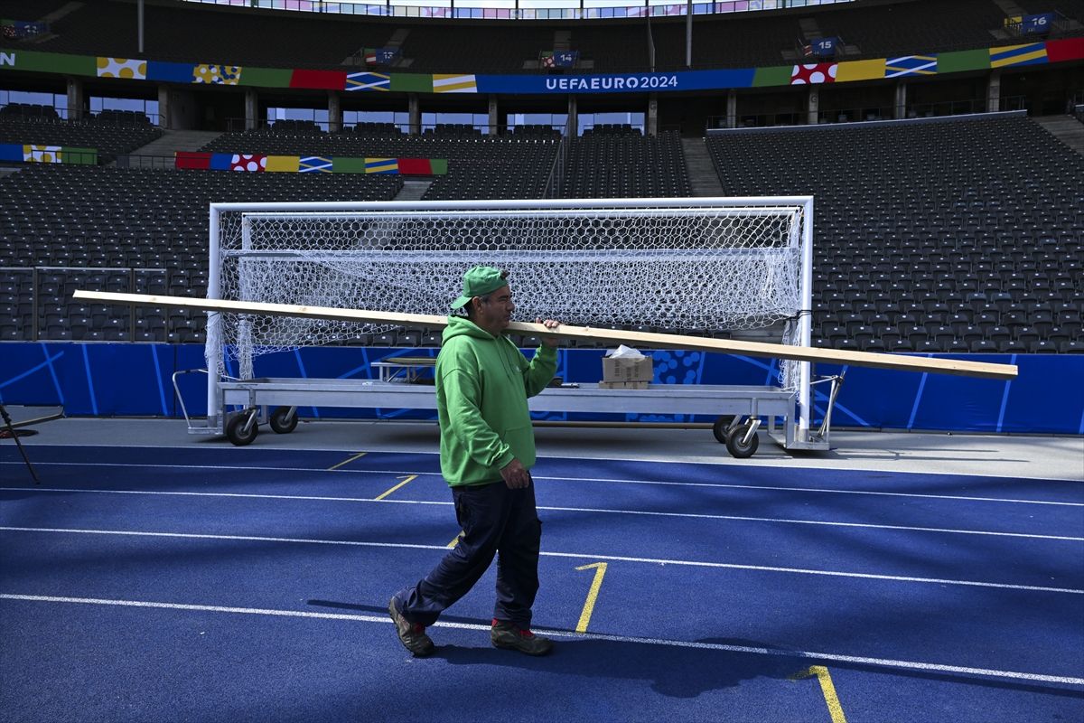 Njemačka je inače imala širok izbor stadiona koji su zadovoljili minimalni zahtjev UEFA-e