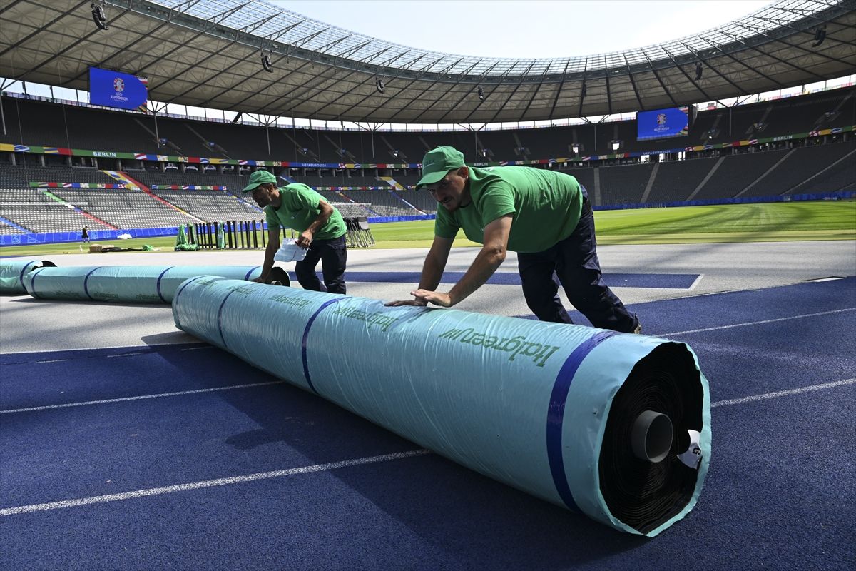 Njemačka je inače imala širok izbor stadiona koji su zadovoljili minimalni zahtjev UEFA-e