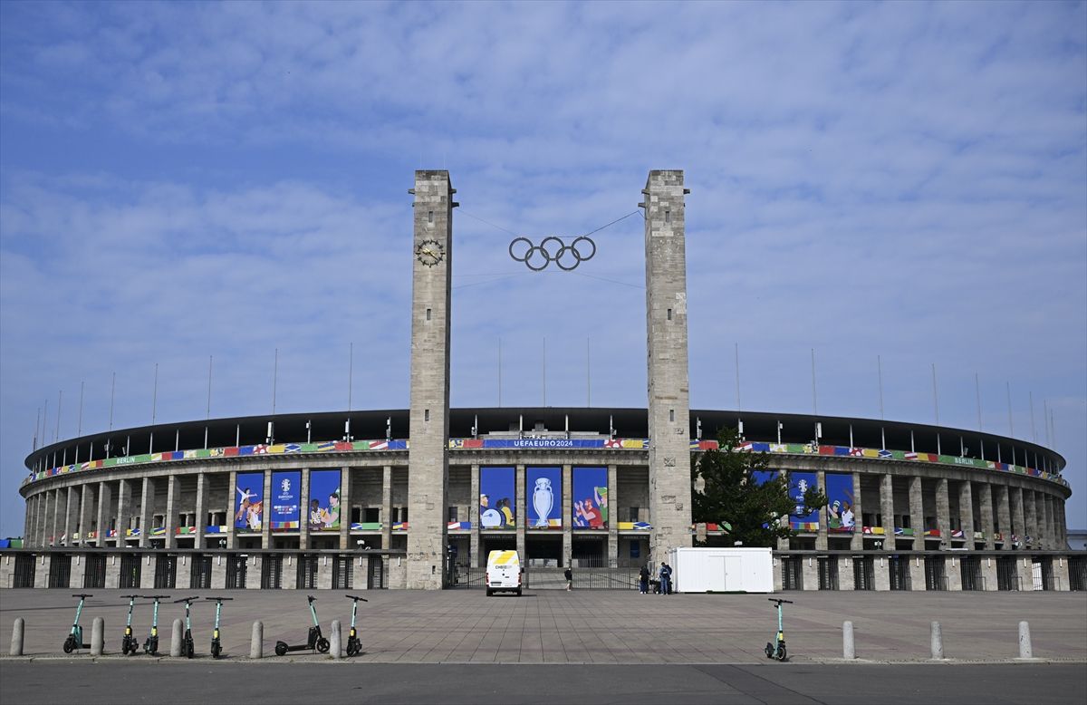 Njemačka je inače imala širok izbor stadiona koji su zadovoljili minimalni zahtjev UEFA-e