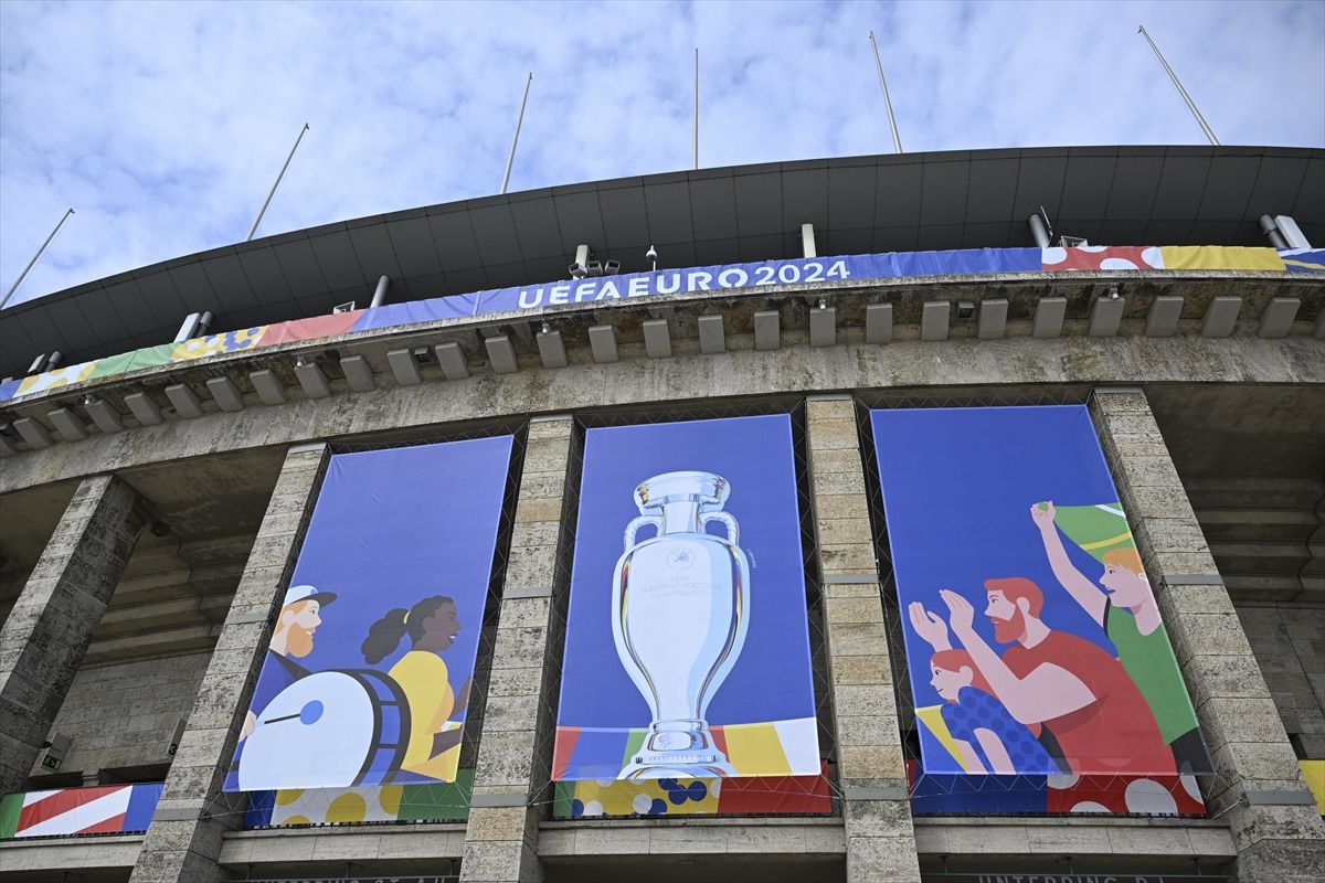 Njemačka je inače imala širok izbor stadiona koji su zadovoljili minimalni zahtjev UEFA-e