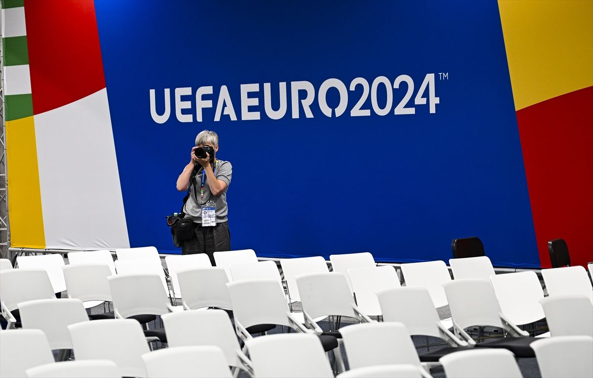 Njemačka je inače imala širok izbor stadiona koji su zadovoljili minimalni zahtjev UEFA-e
