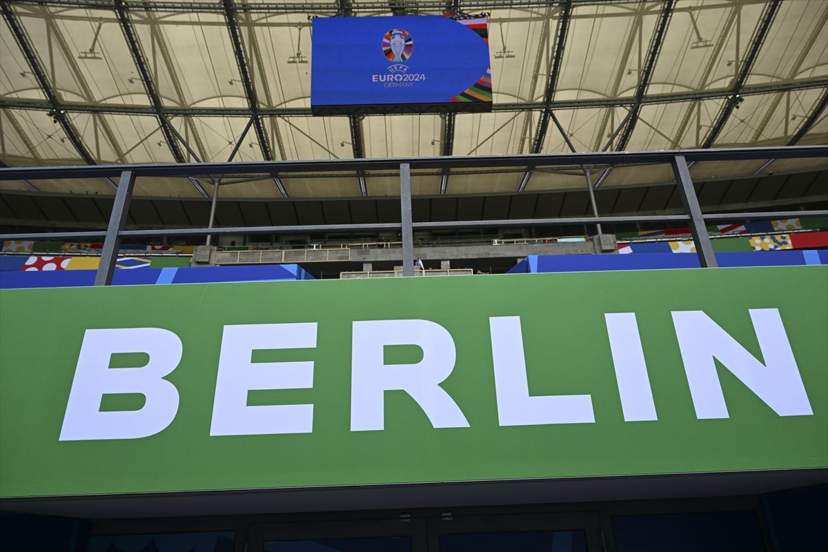 Njemačka je inače imala širok izbor stadiona koji su zadovoljili minimalni zahtjev UEFA-e