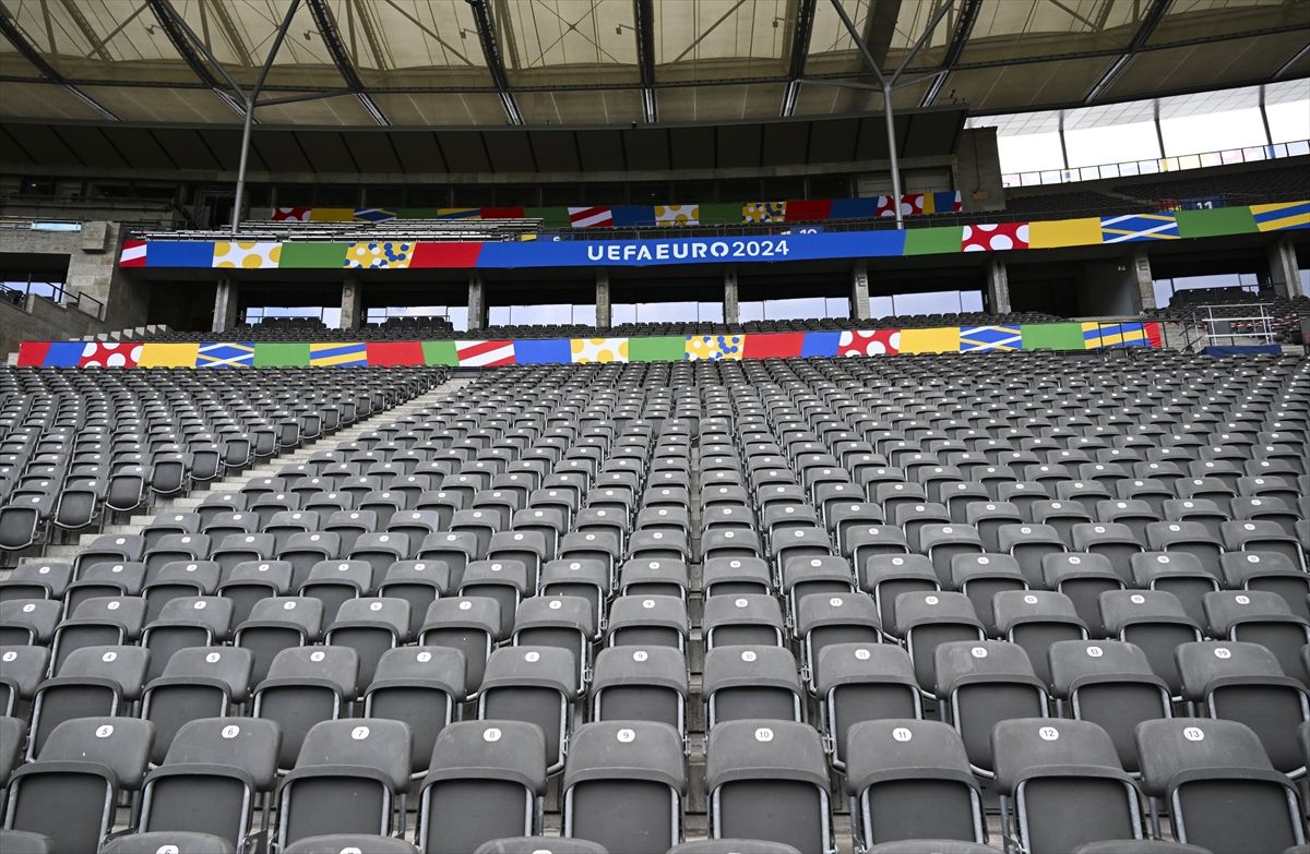 Njemačka je inače imala širok izbor stadiona koji su zadovoljili minimalni zahtjev UEFA-e
