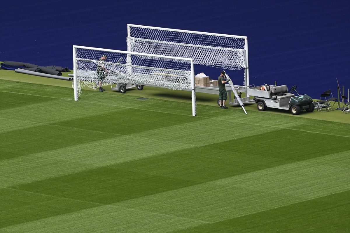 Njemačka je inače imala širok izbor stadiona koji su zadovoljili minimalni zahtjev UEFA-e