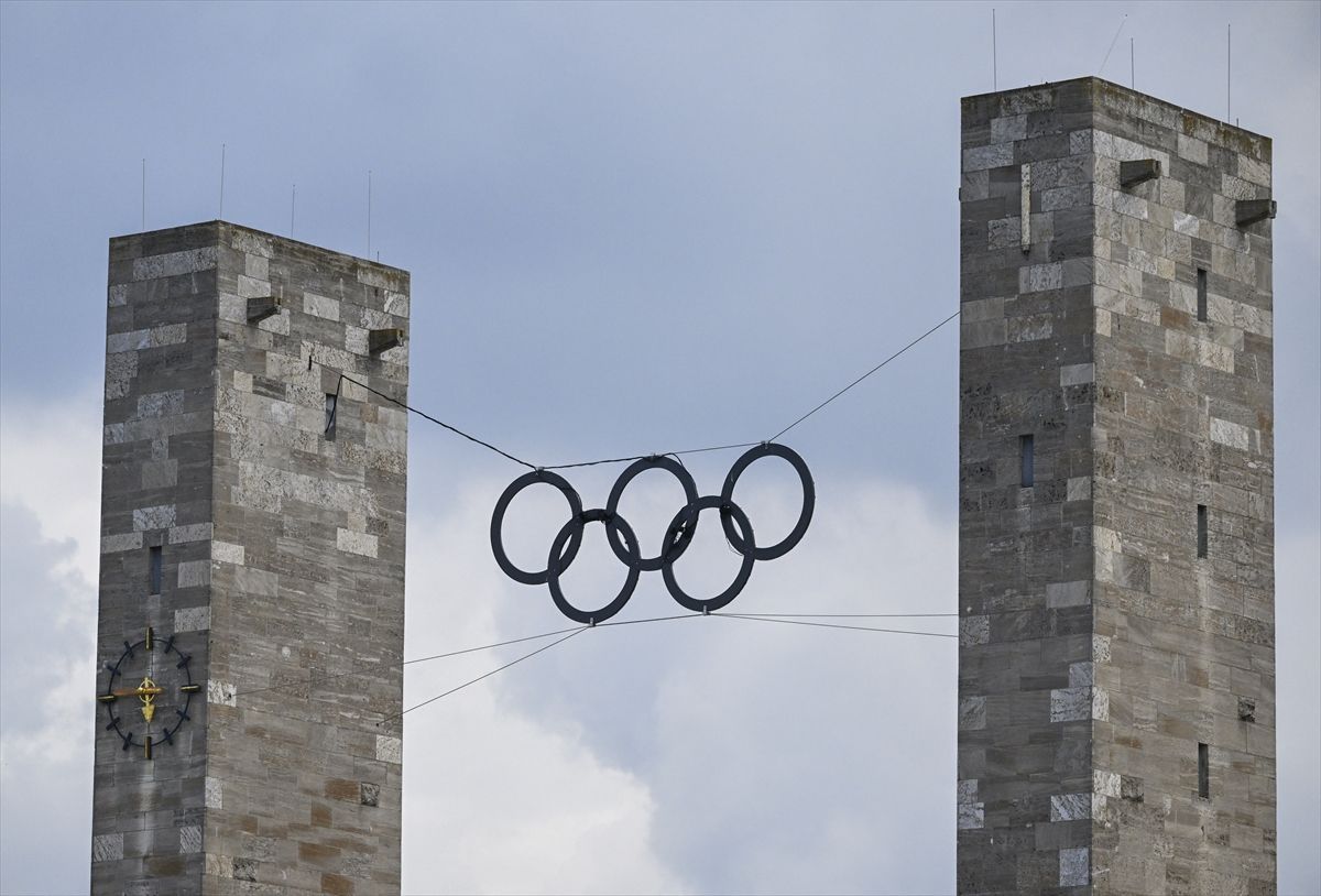 Njemačka je inače imala širok izbor stadiona koji su zadovoljili minimalni zahtjev UEFA-e