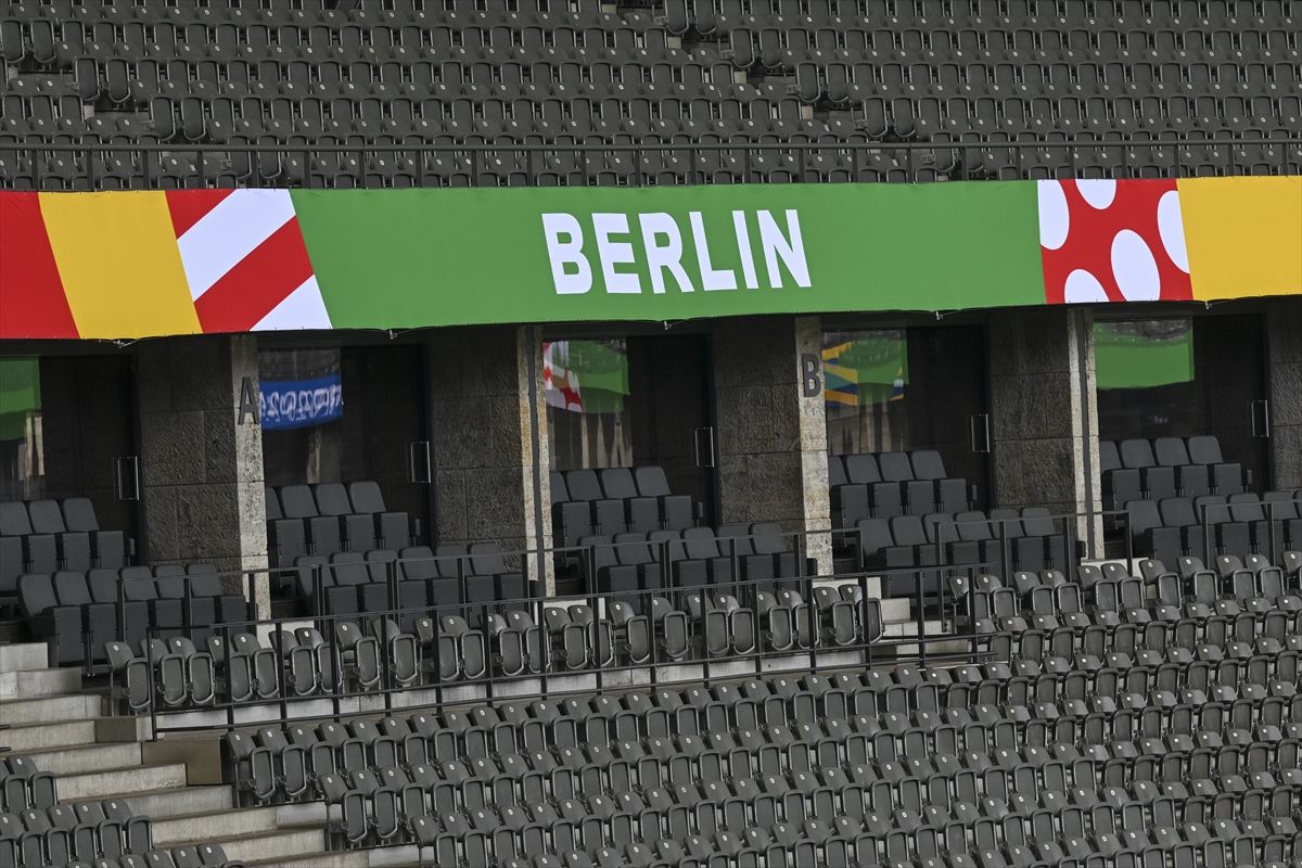 Njemačka je inače imala širok izbor stadiona koji su zadovoljili minimalni zahtjev UEFA-e