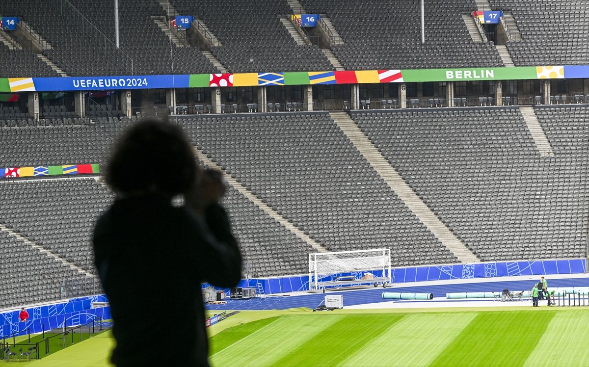 Njemačka je inače imala širok izbor stadiona koji su zadovoljili minimalni zahtjev UEFA-e