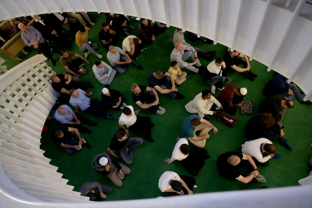 Brojni vjernici klanjali bajram-namaz u Zagrebačkoj džamiji
