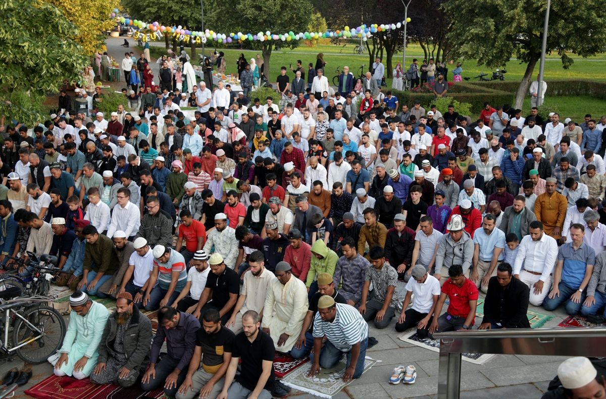 Brojni vjernici klanjali bajram-namaz u Zagrebačkoj džamiji