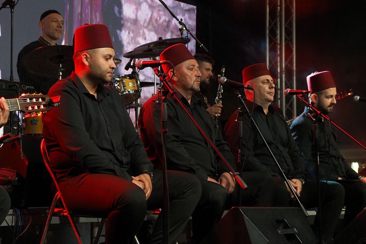 Dani bajramske radosti na Baščaršiji: Brojni građani uživali na koncertu duhovne muzike