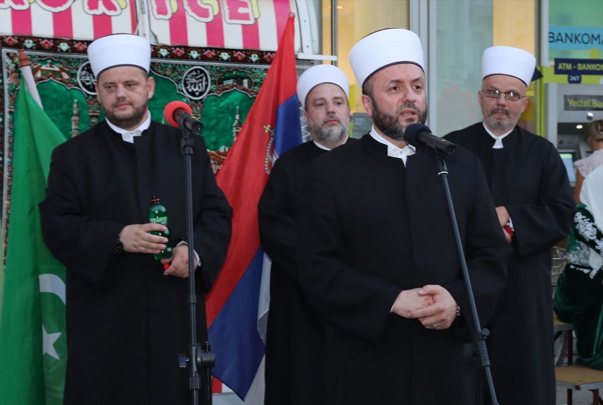 Slika zajedništva i suživota: Bajramska sofra 14. put u centru Novog Sada