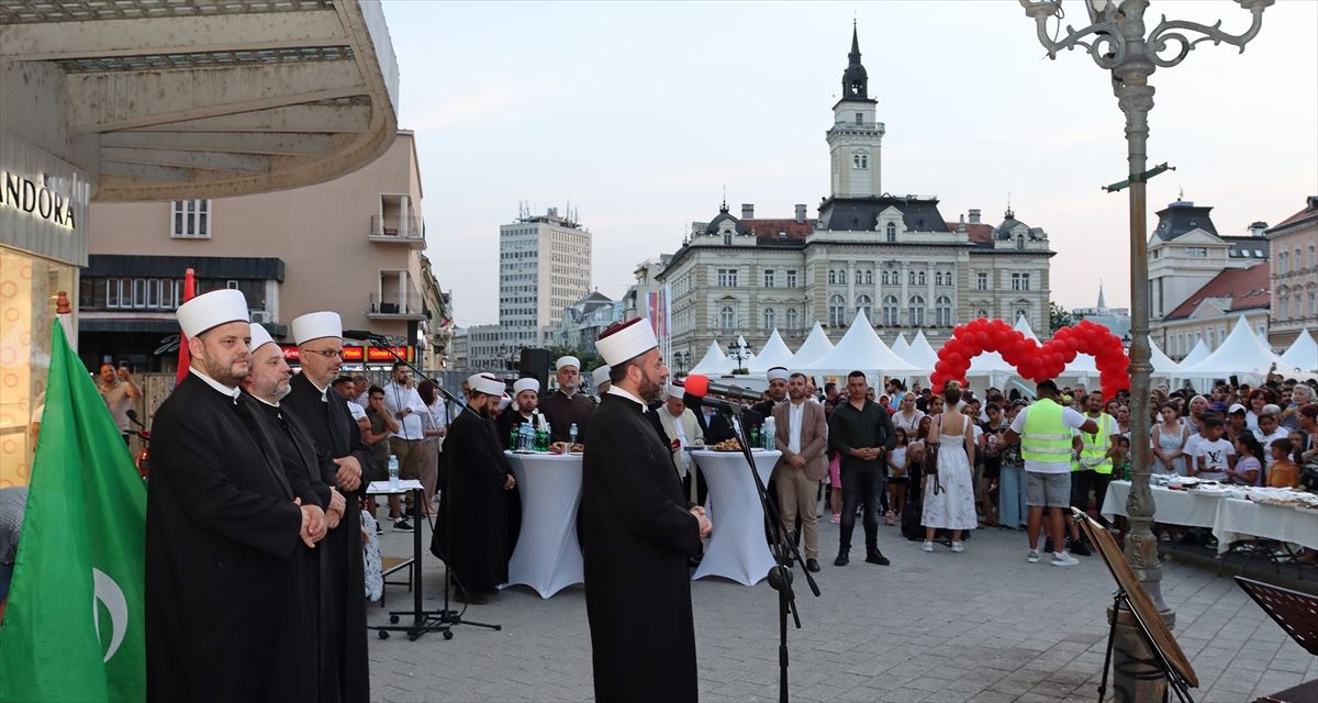 Slika zajedništva i suživota: Bajramska sofra 14. put u centru Novog Sada
