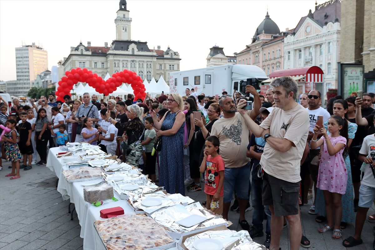 Slika zajedništva i suživota: Bajramska sofra 14. put u centru Novog Sada