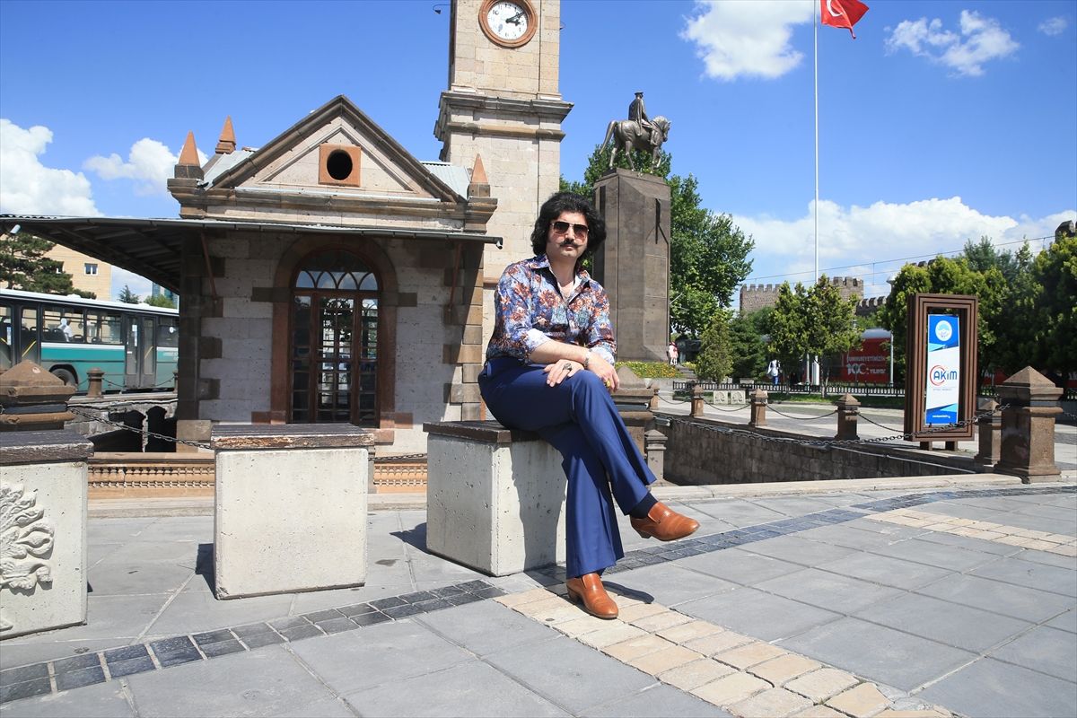 Turčin iz Kayserija ljubavne jadi liječi nostalgičnim stilom odijevanja