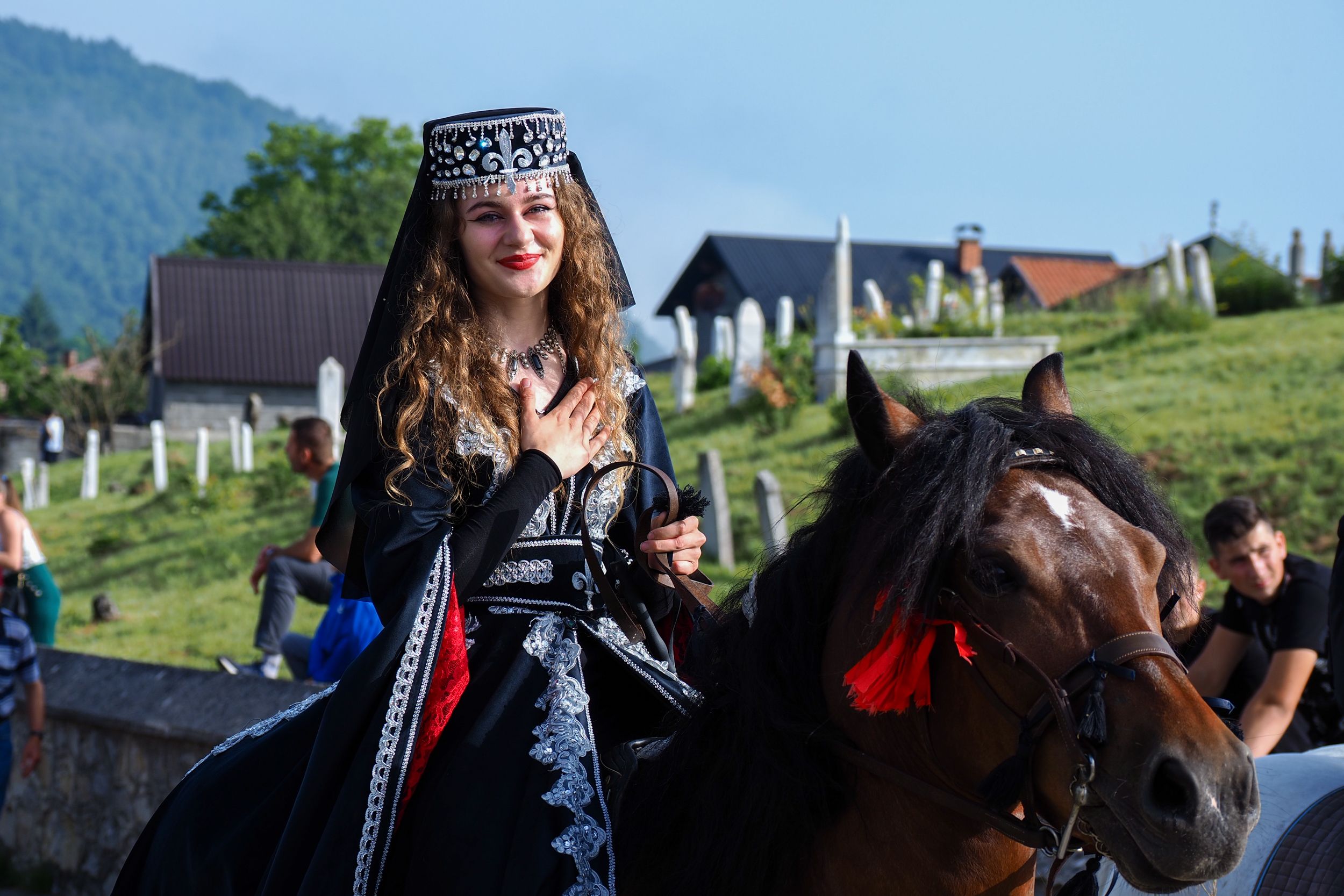 Konjanici, bajraktari i brojni vjernici na obilježavanju 514. dana Ajvatovice 