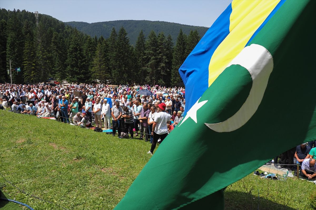 Konjanici, bajraktari i brojni vjernici na obilježavanju 514. dana Ajvatovice 