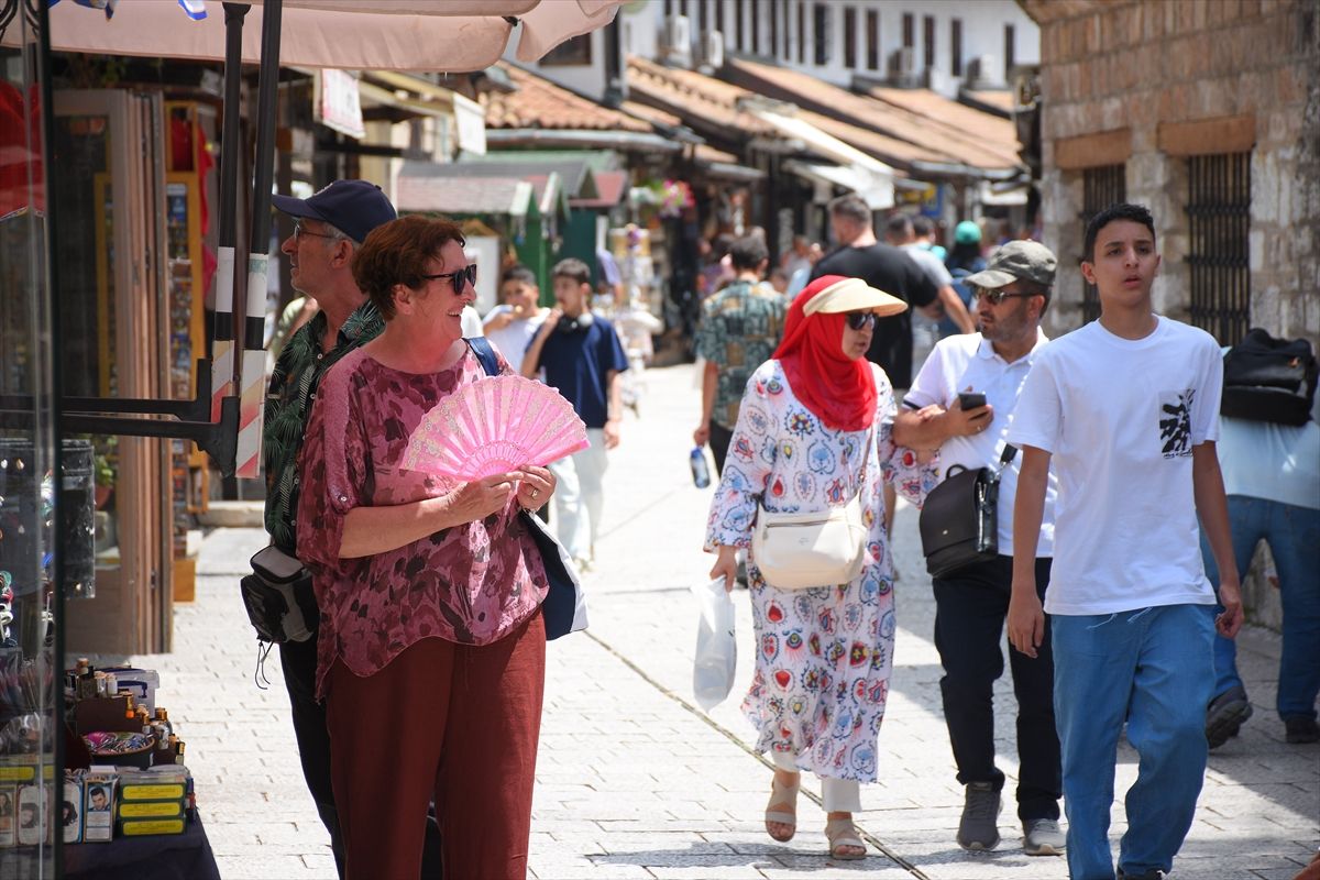 Brojni turisti na sarajevskim ulicama: Najviše ih iz Turske i Hrvatske