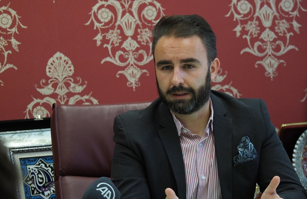 Ističe da rezolucija daje nadu da će se na globalnom nivou govoriti o svemu onome što se događalo 90-ih godina, ne samo u Srebrenici, nego u Bosni i Hercegovini