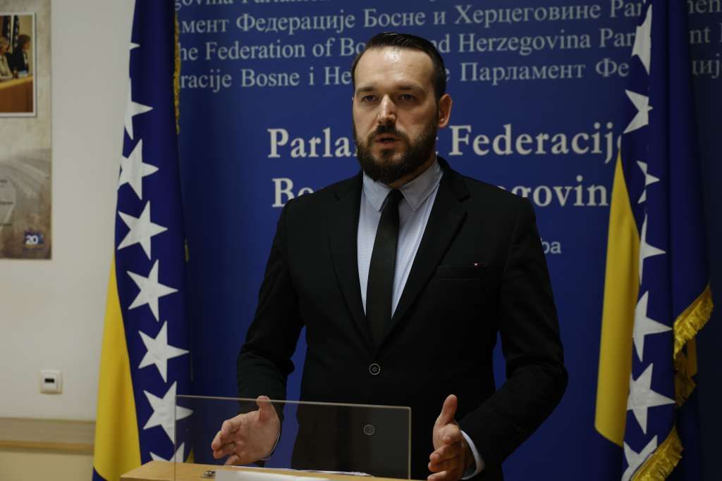 Da je zaista riječ o 'neradnoj nedjelji', onda bi to riješili preko Zakona o radu, ne preko Zakona o unutrašnjoj trgovini