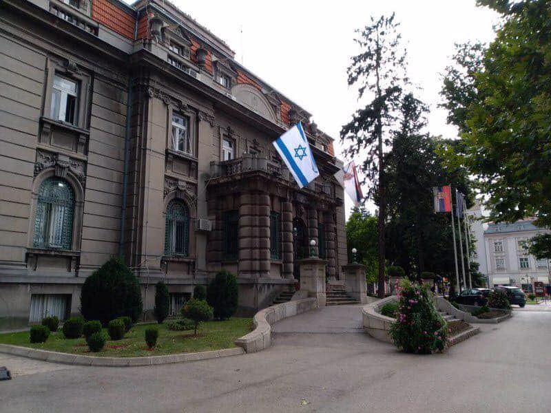 Pripadnik Žandarmerije M.J. (1990) je u samoodbrani upotrebio oružje i savladao napadača, koji je od posljedica ranjavanja preminuo.