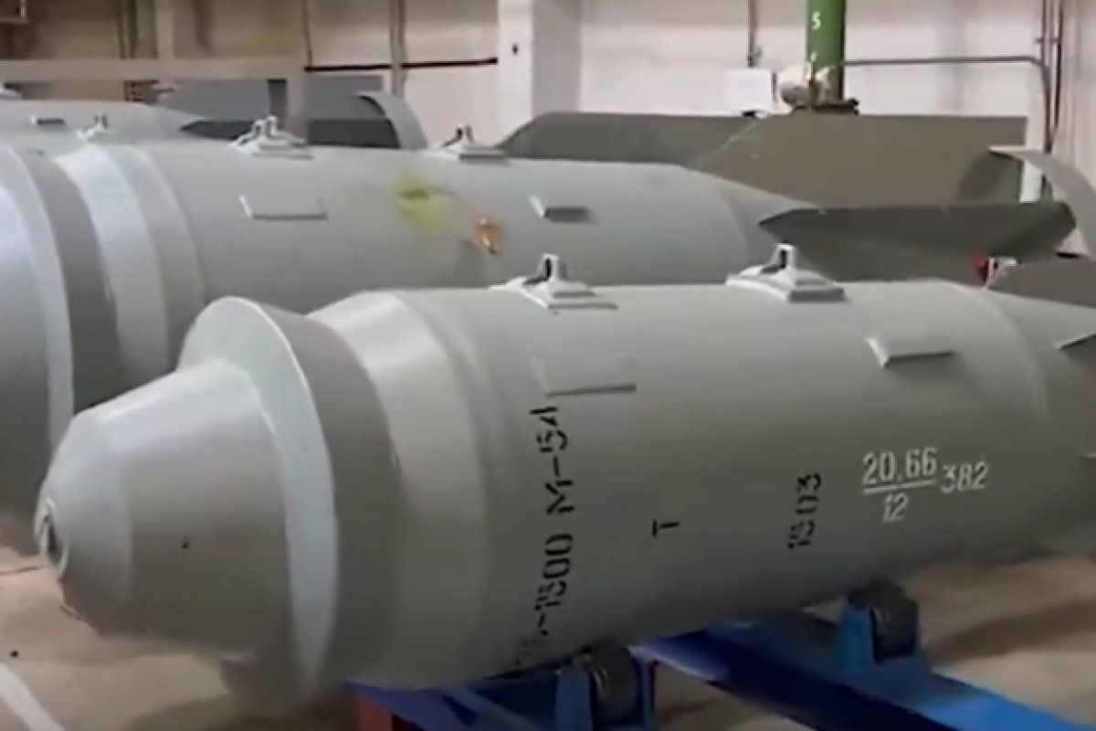 Ove avionske bombe dobile su određene modifikacije, noviji upaljač i efikasnije eksplozivno punjenje.