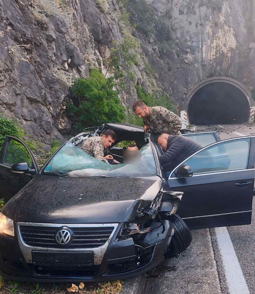 Pripadnici 4. pbr Artiljerijskog bataljona Livač u Mostaru odmah su pritekli u pomoć povrijeđenom vozaču, te su pozvali policiju i vatrogasce