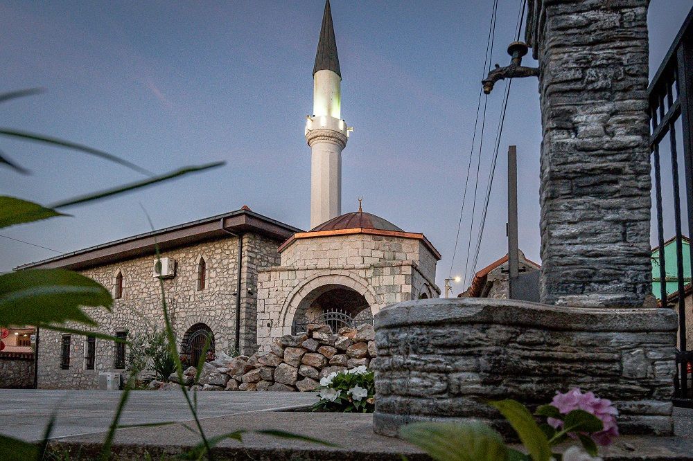 Reis Islamske zajednice u Crnoj Gori Rifat ef. Fejzić, u upućenoj bajramskoj poruci, pozvao je vjernike da ojačaju vjeru u Boga i budući svijet