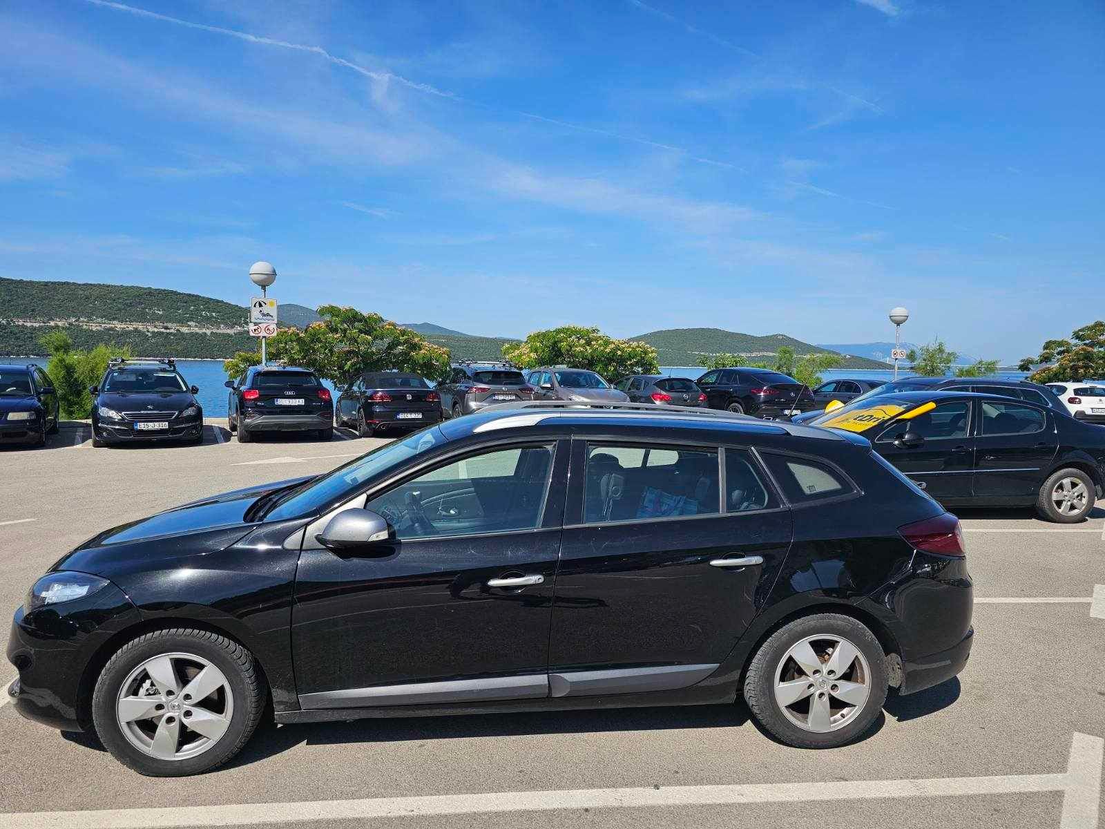 Već u jutarnjim satima stotine kupača su se osvježile u Jadranu