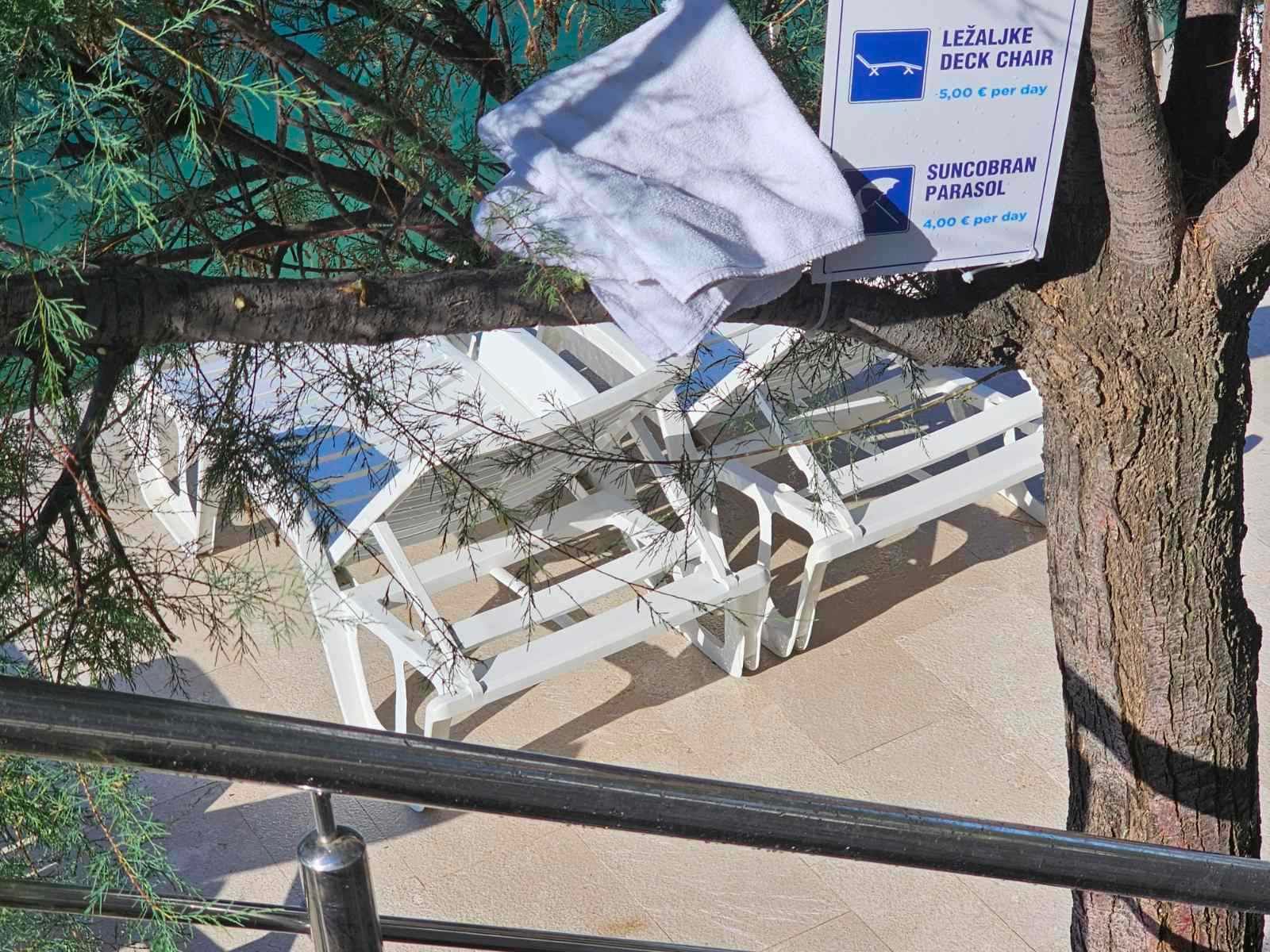 Brojni turisti za vikend stigli u Neum, evo kakve su cijene hrane i pića