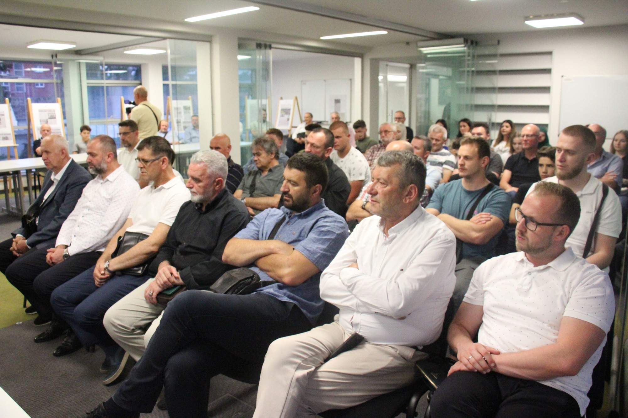 Tribina je realizovana u okviru programskih sadržaja manifestacije "Dani Ajvatovice"                                   