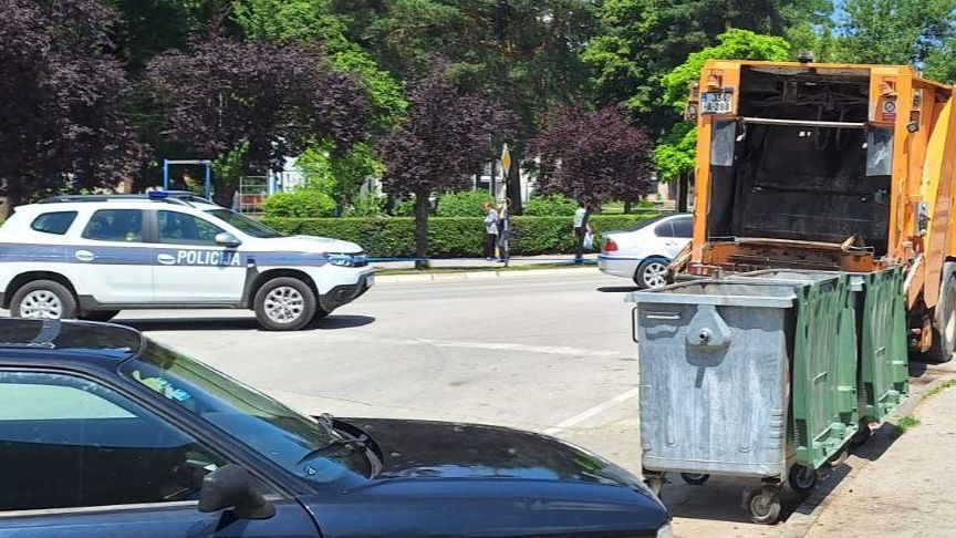 Podsjećamo, bebu su pronašli radnici JKP "Čistoća" prilikom odvoza smeća i pražnjenja kontejnera, a nakon toga je pokrenuta opsežna istraga za majkom novorođenčeta.