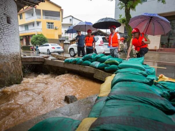 Poplave su pogodile i južne i centralne pokrajine Guangxi i Hunan