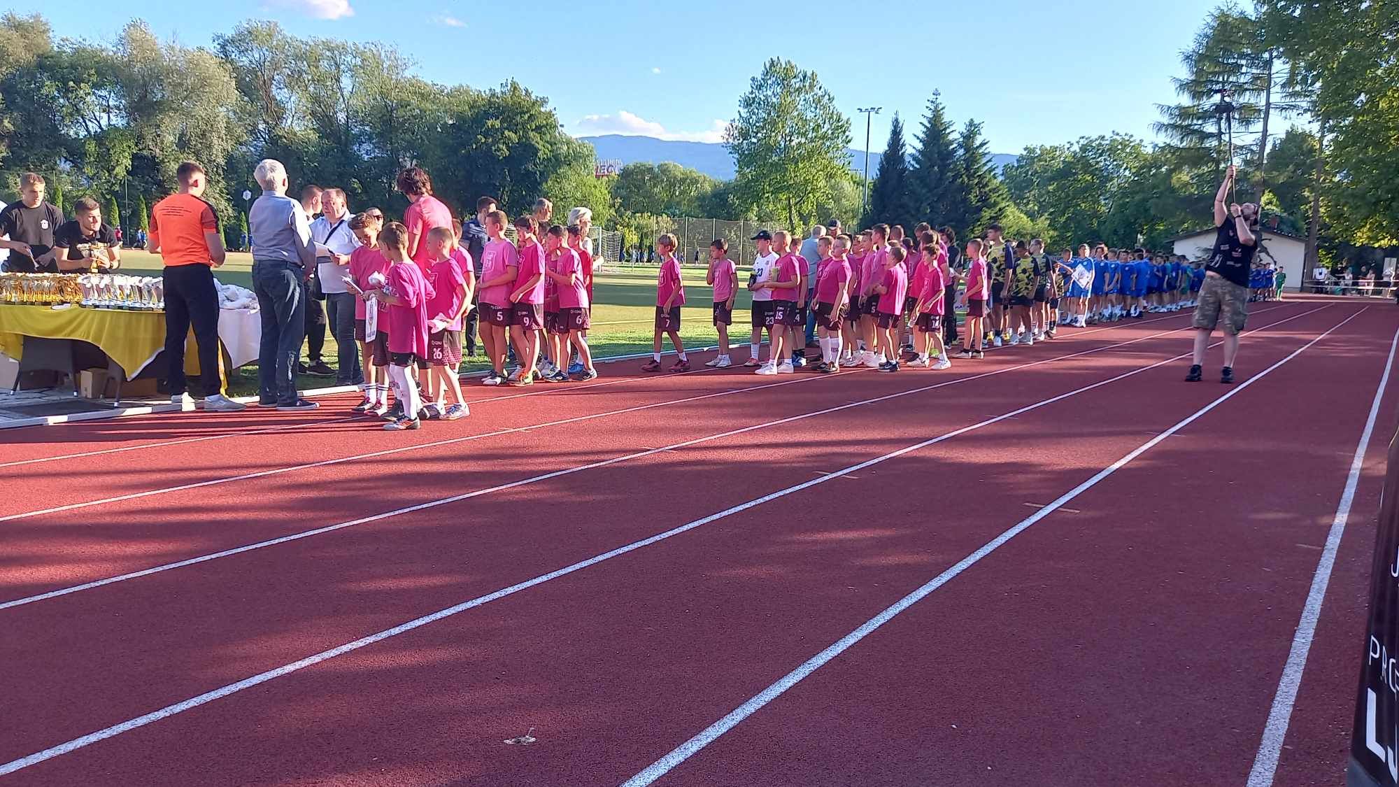 Nagrađeni su svi fudbalski klubovi i škole fudbala, čije su selekcije učestvovale
