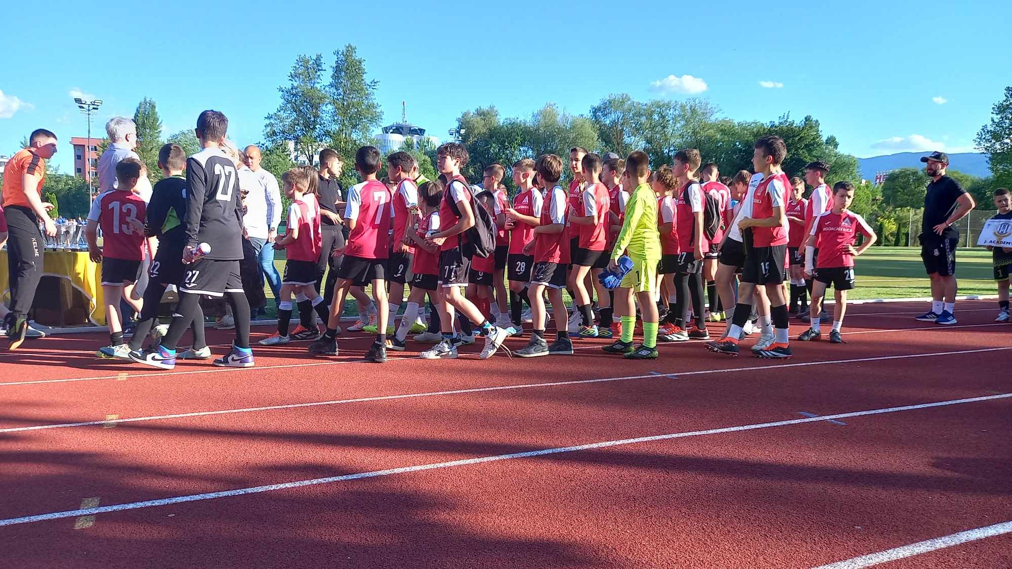 Nagrađeni su svi fudbalski klubovi i škole fudbala, čije su selekcije učestvovale