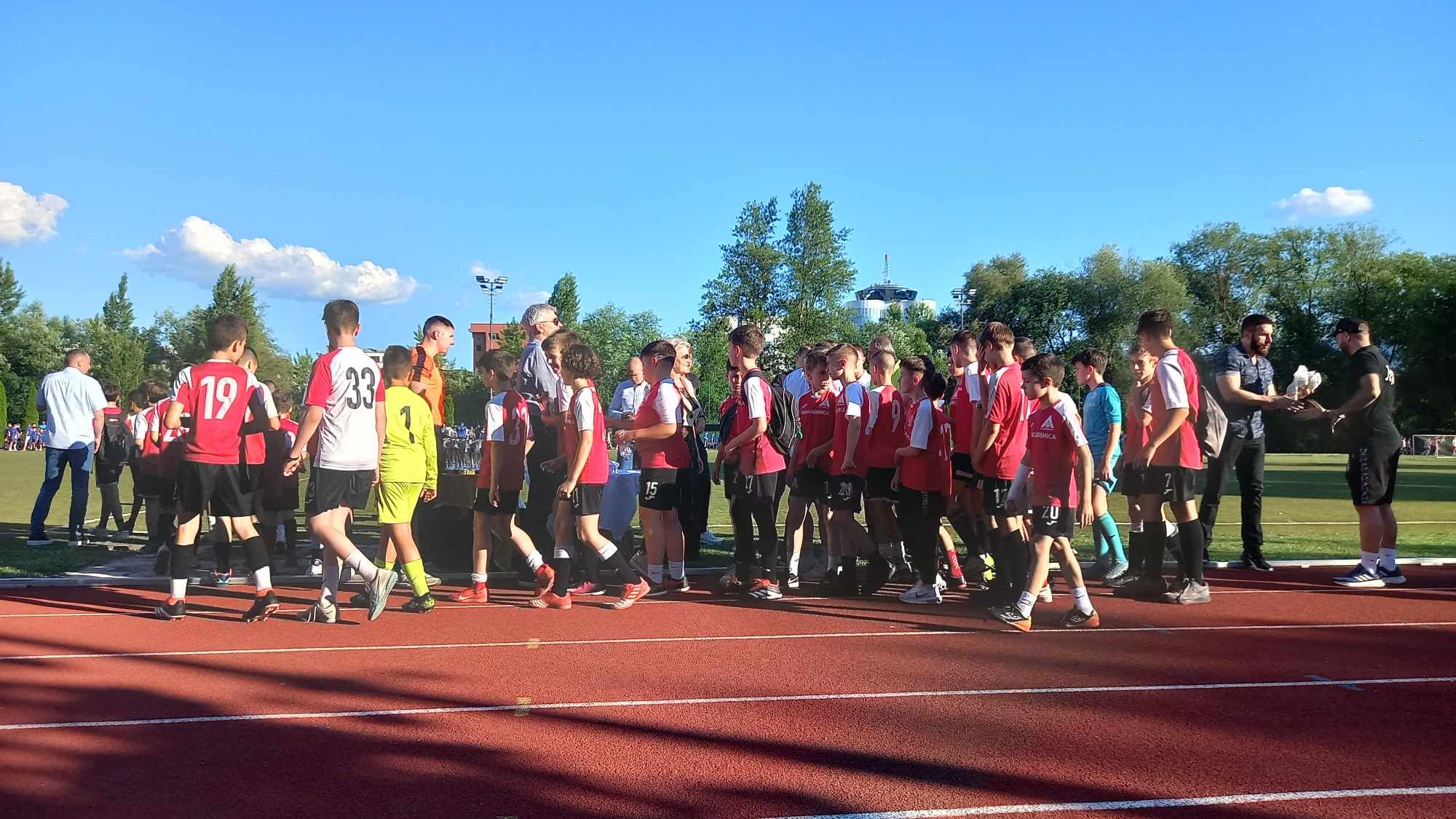 Nagrađeni su svi fudbalski klubovi i škole fudbala, čije su selekcije učestvovale