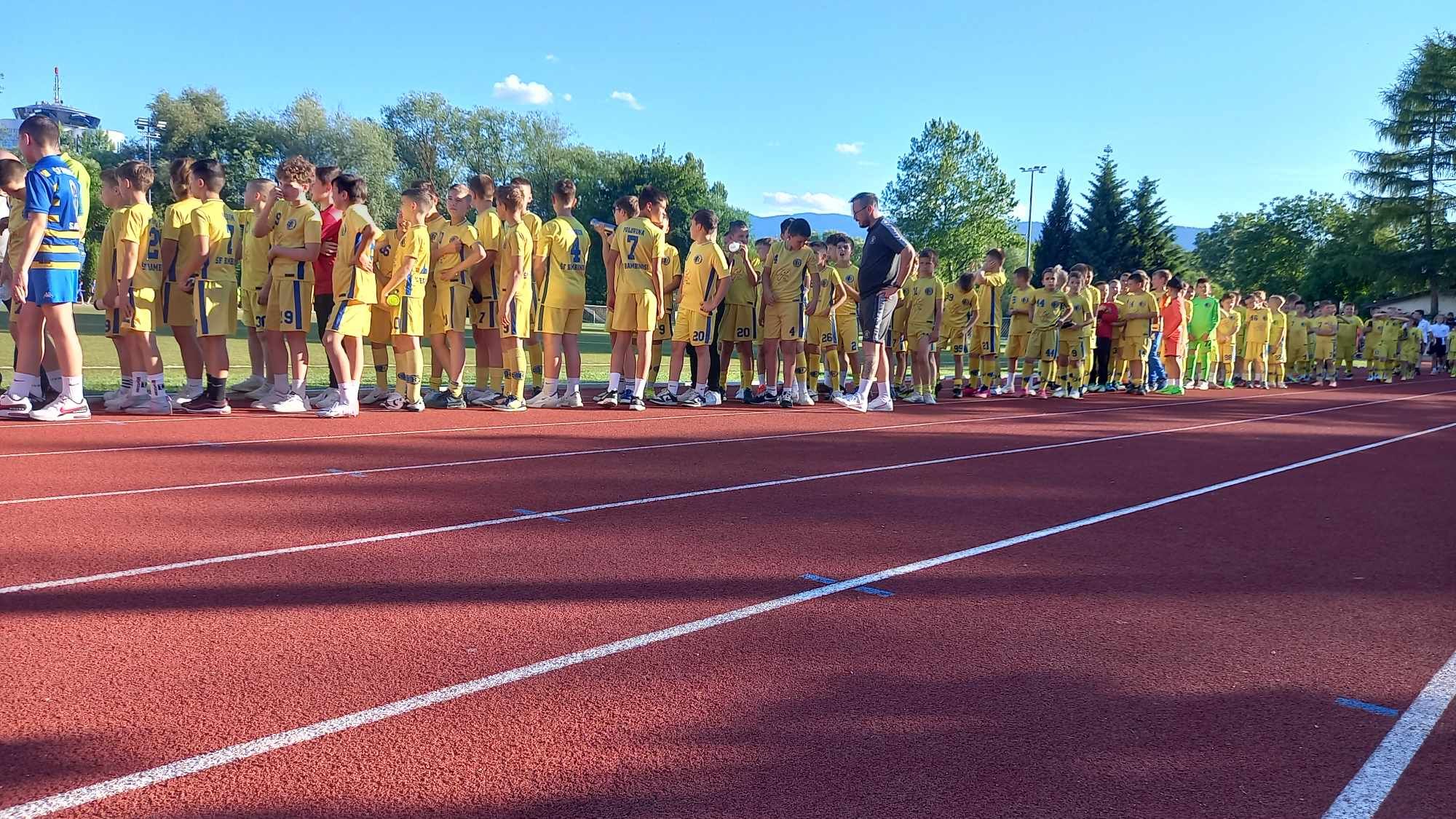Nagrađeni su svi fudbalski klubovi i škole fudbala, čije su selekcije učestvovale