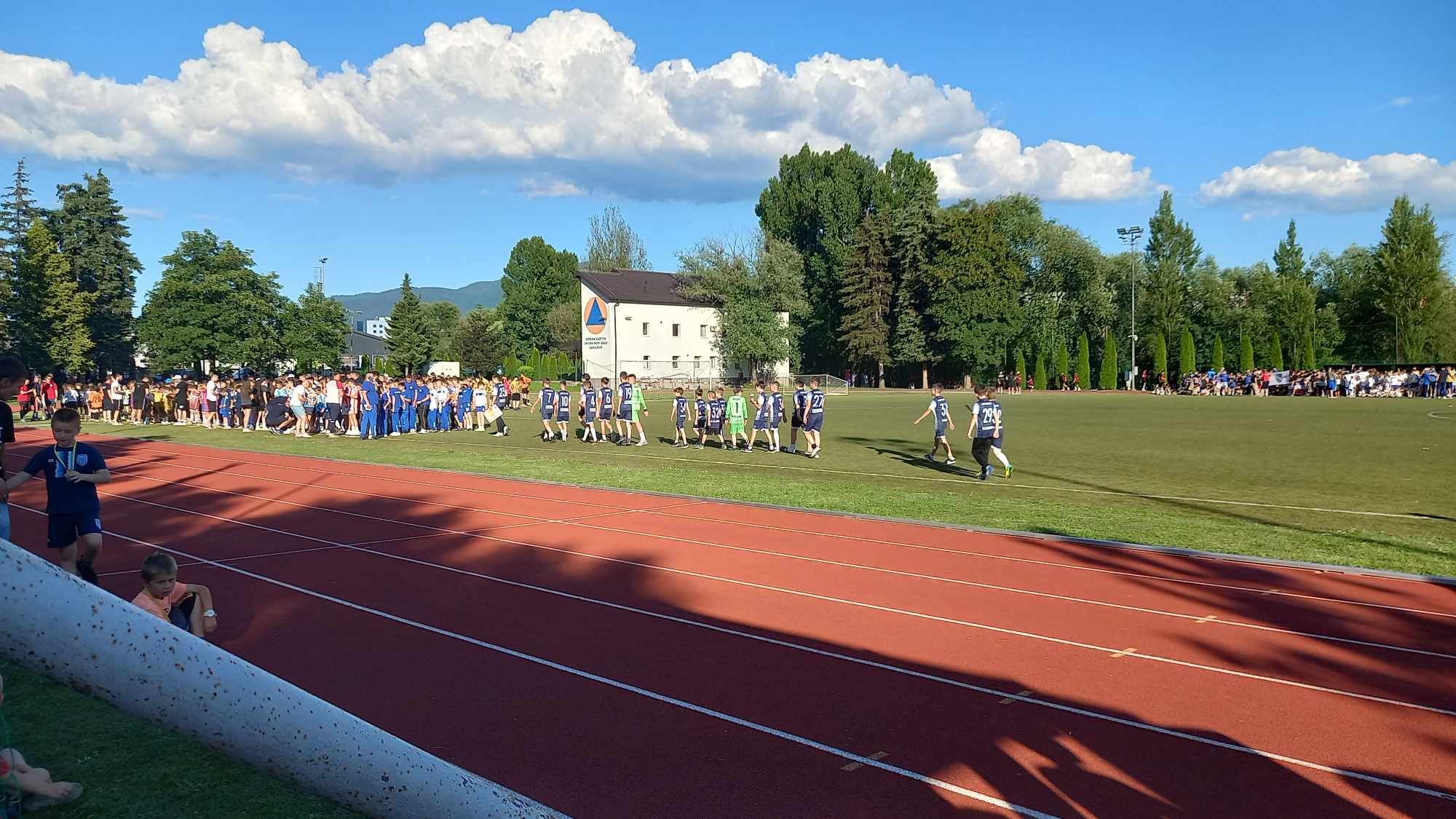 Nagrađeni su svi fudbalski klubovi i škole fudbala, čije su selekcije učestvovale