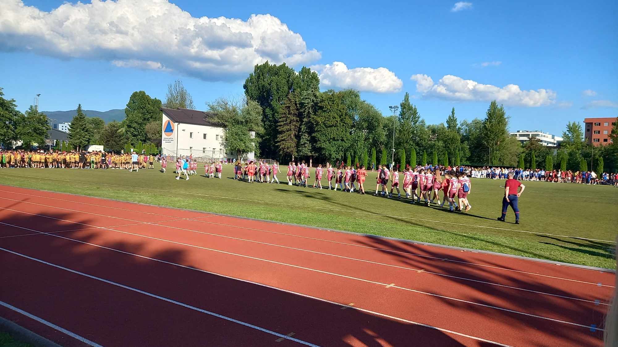Nagrađeni su svi fudbalski klubovi i škole fudbala, čije su selekcije učestvovale