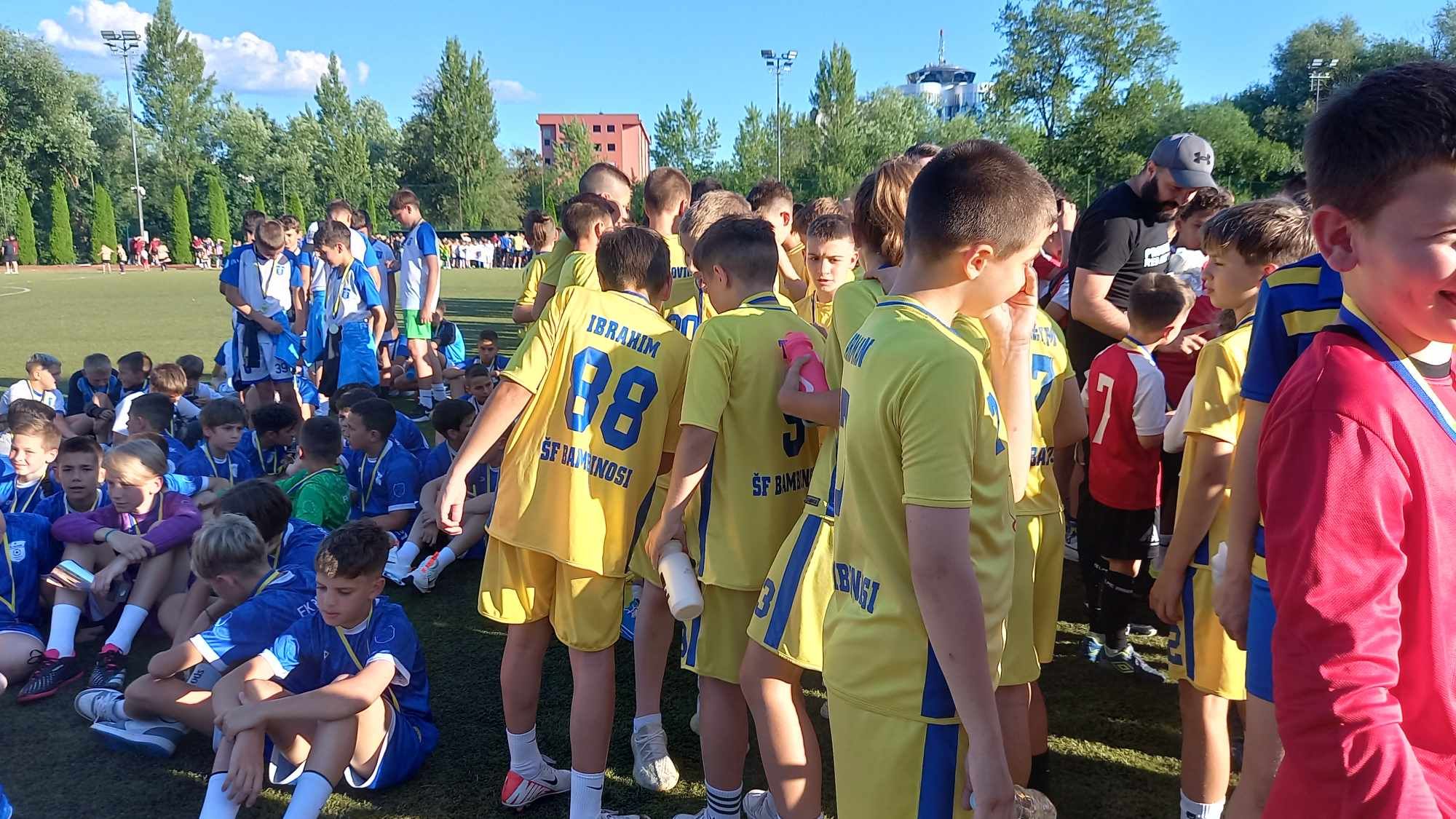 Nagrađeni su svi fudbalski klubovi i škole fudbala, čije su selekcije učestvovale