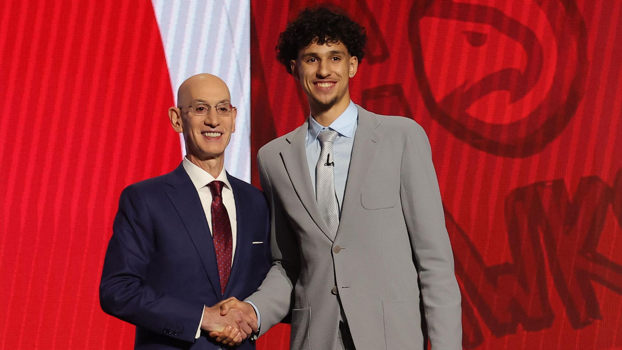 Prvi put da je draft prošao uzastopne godine, a da prvi izbor nije bio neko ko je igrao na američkom koledžu.