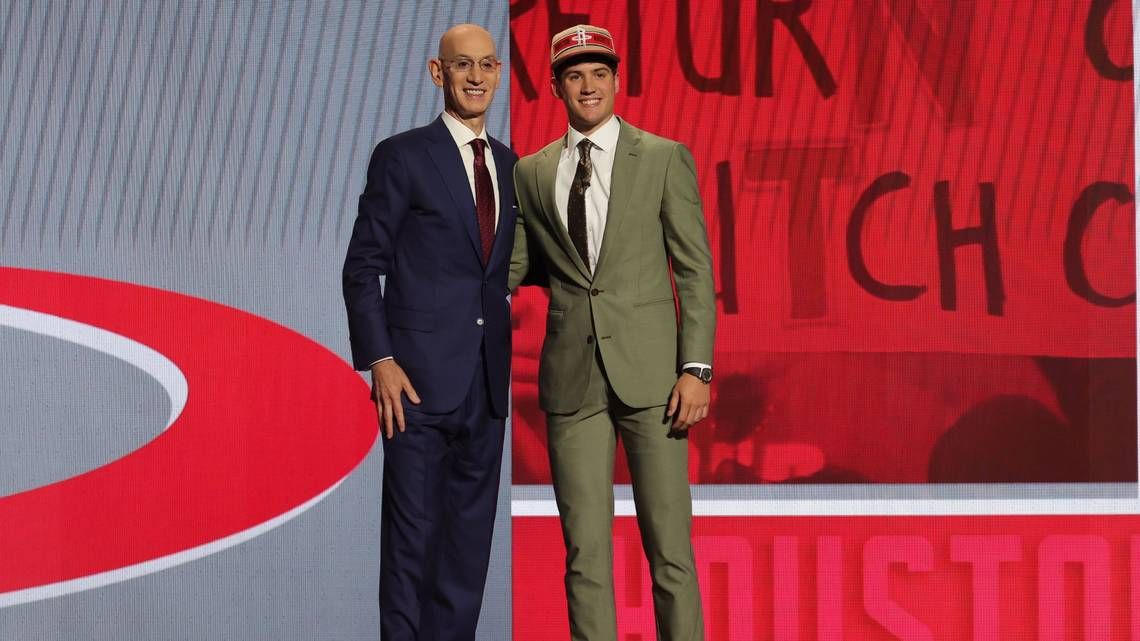 Prvi put da je draft prošao uzastopne godine, a da prvi izbor nije bio neko ko je igrao na američkom koledžu.