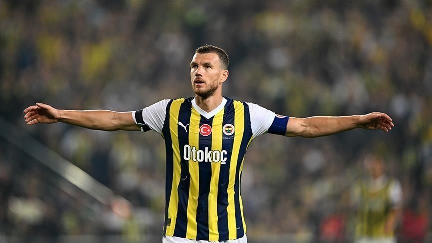 Trener Fenerbahčea Jose Mourinho želi dovesti srbijanskog napadača Luku Jovića, koji bi mogao napustiti Milan.