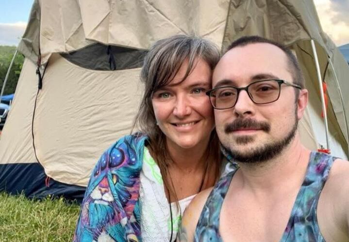 Njen suprug kaže da ga je “privukao njen snažan um, njena jaka i pravedna energija i njen duh”.