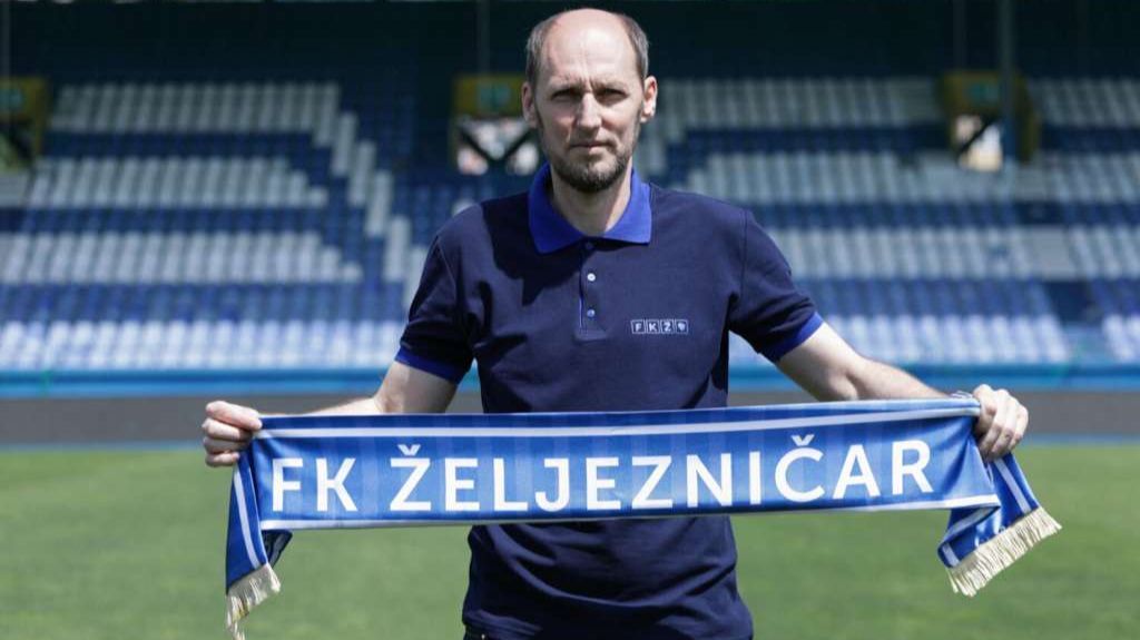 Potpisao je ugovor na godinu dana uz opciju automatskog produženja na još jednu godinu, potvrđeno je iz kluba