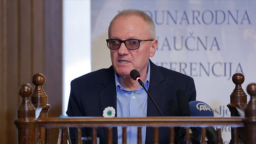 Iz IGK-a ističu kako su mnogi istaknuti pojedinci, politički, akademski i istraživački subjekti te zajednice zatražili od Britannice da upotrebljava termin genocid u Srebrenici