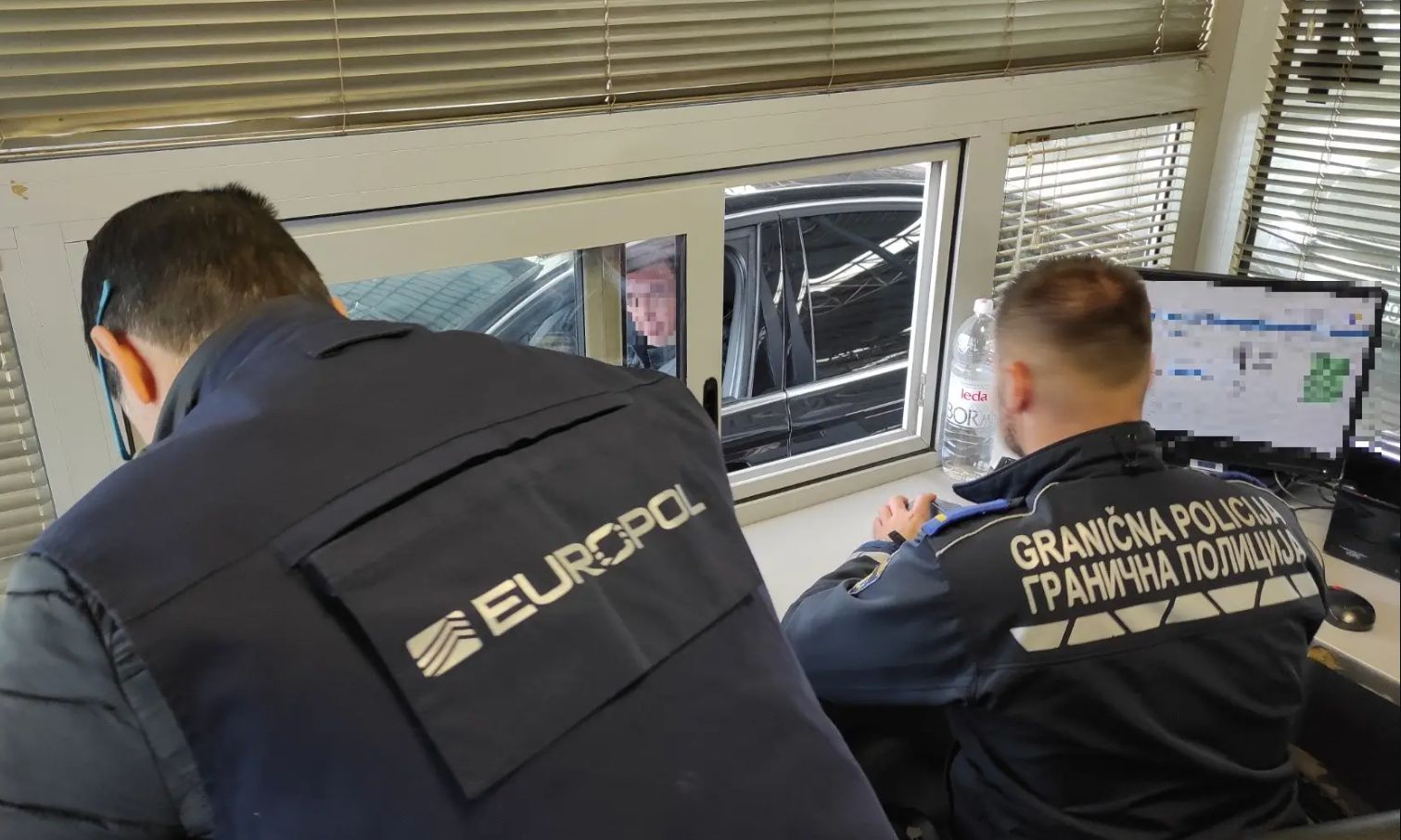U posebno jezivom slučaju, uhapšeni su mađarski bračni par jer je natjerao šestero svoje djece na seks, kao i na prosjačenje na ulici