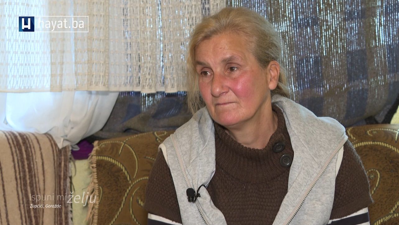 Bolest čitavu smo preko glave preturili bez veš mašine. Sve perem na ruke, čak i tepih - priča ona.