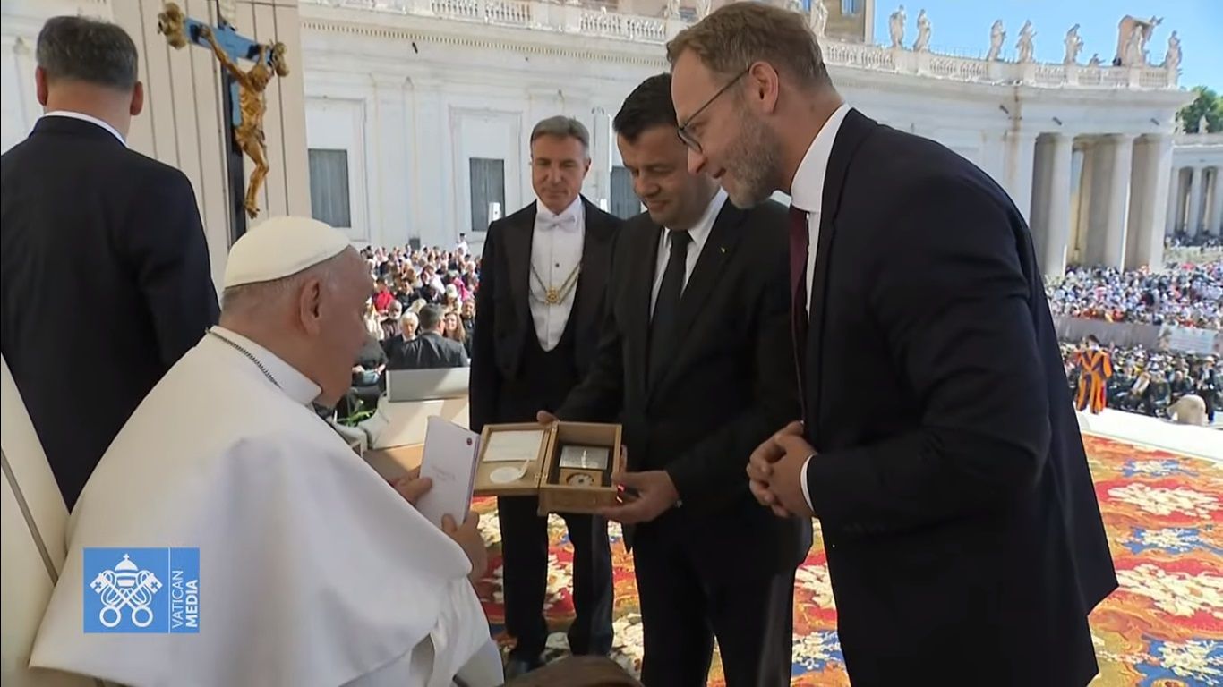 Zajedno s ministrom Hurtićem današnjoj audijenciji je prisustvovao i ambasador Bosne i Hercegovine u Vatikanu Igor Žontar