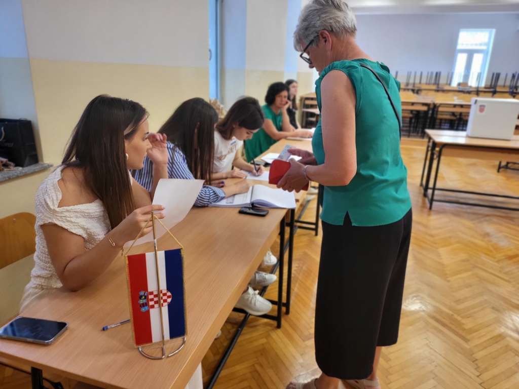 Hrvatski državljani u BiH mogu glasati na sedam lokacija